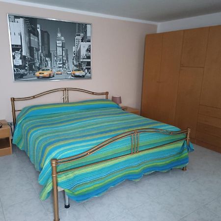 Appartamento giallo Costermano Esterno foto