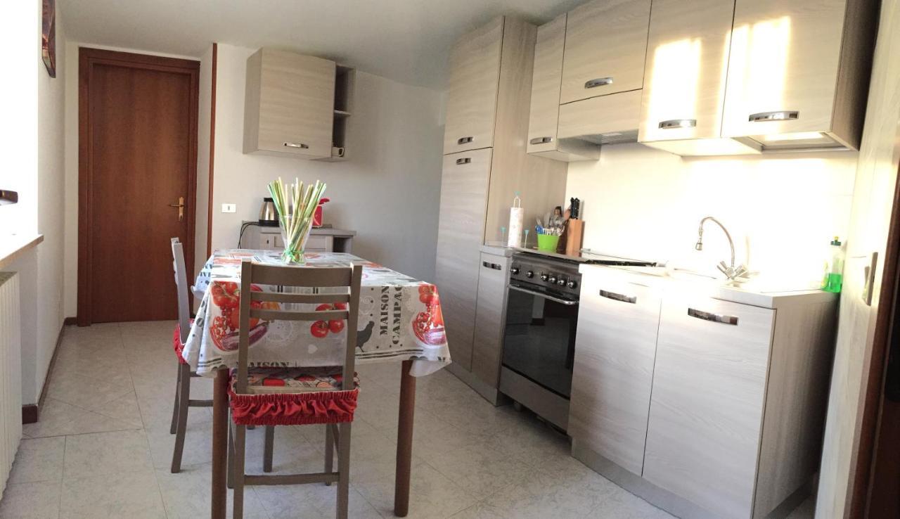 Appartamento giallo Costermano Esterno foto