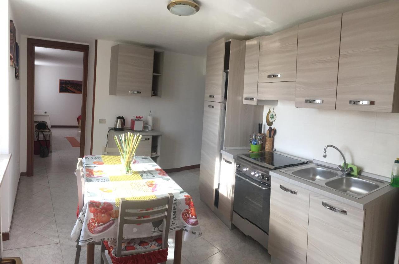 Appartamento giallo Costermano Esterno foto