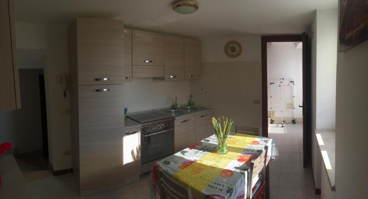 Appartamento giallo Costermano Esterno foto